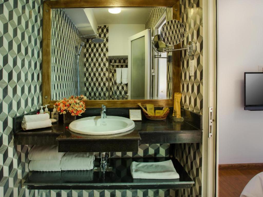 Noble & Swan Boutique Hotel Hanoi Esterno foto